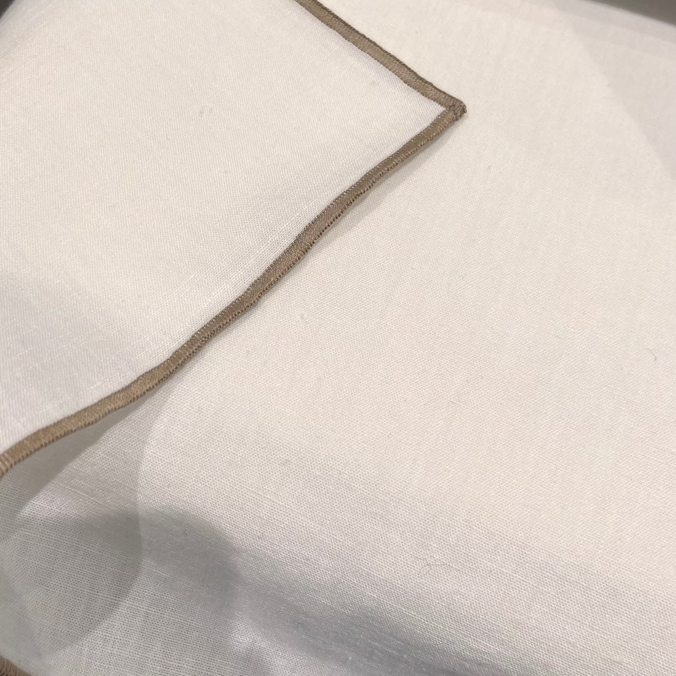 Platzset weiss Detail