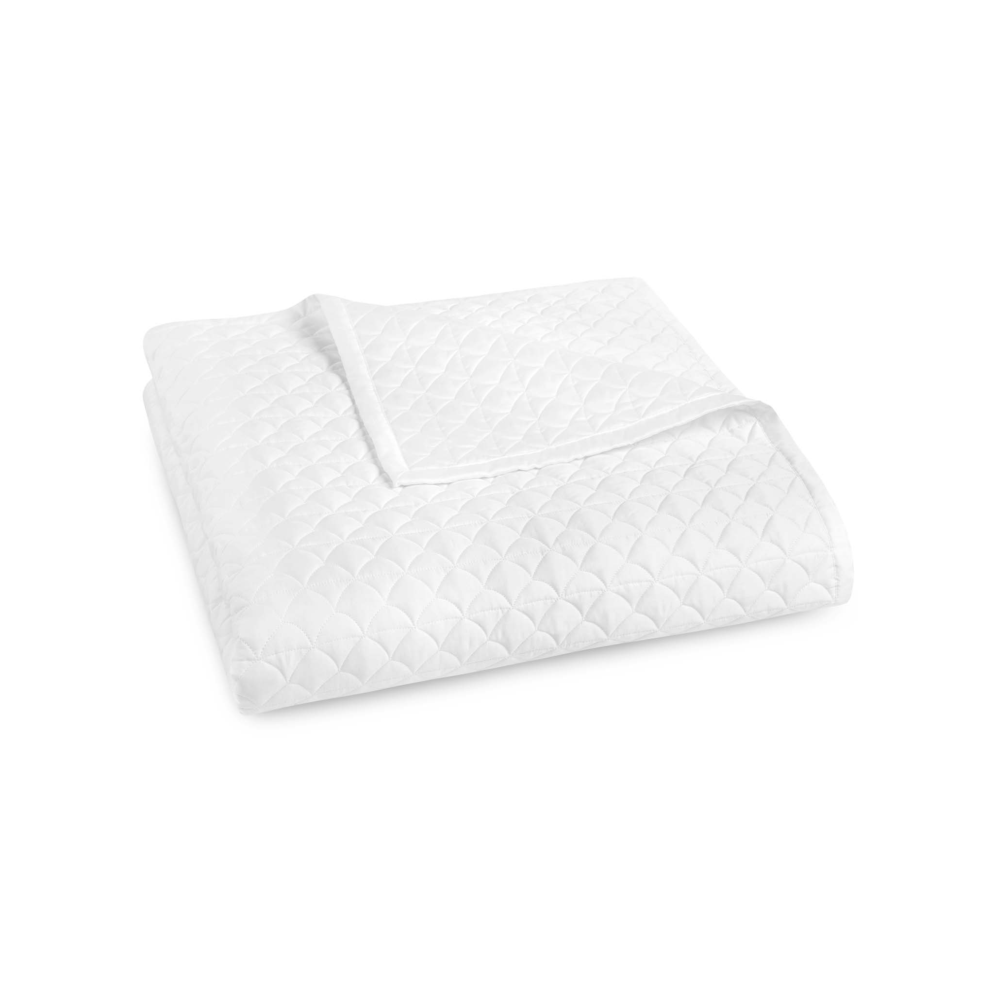 Suave_Quilt_white_bedspread