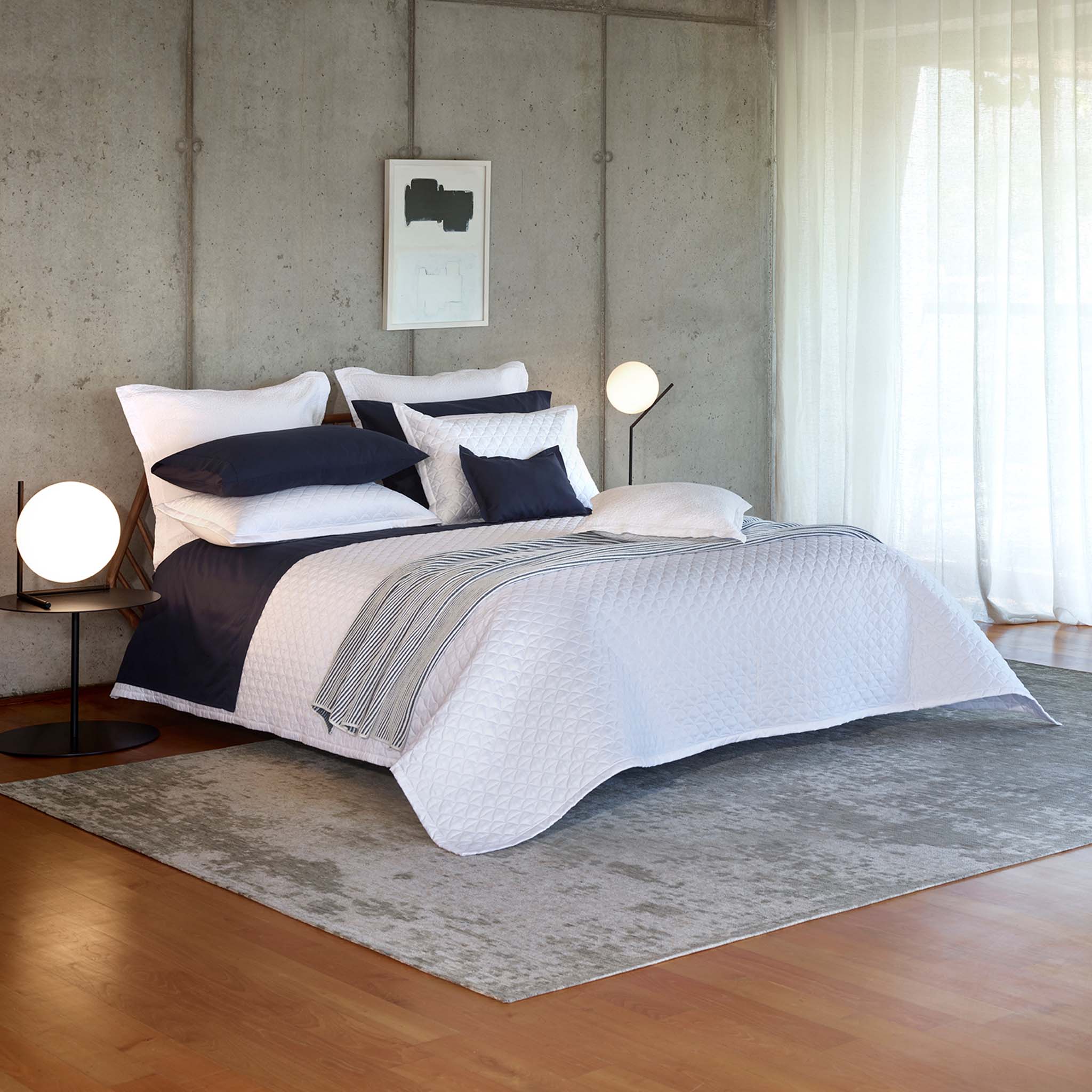 Suave_quilt_white_bed