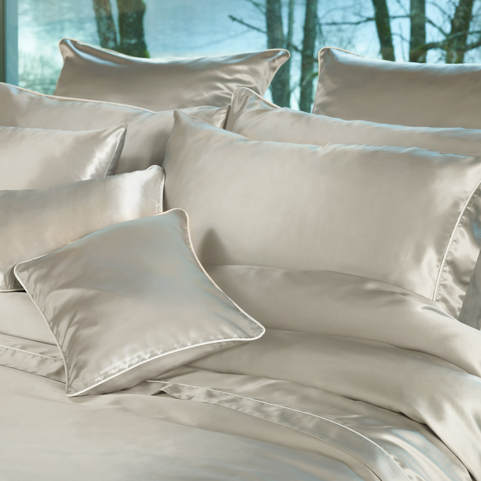 maria_silver_duvet_detail